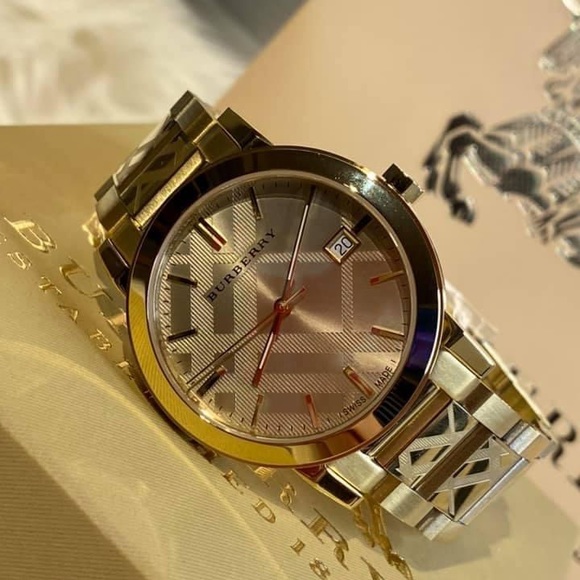 / Burberry Women’s Swiss Gold Watch
Case Size: 38mm
Swiss Made - Picture 12 of 13